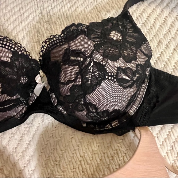 EUC Victoria’s Secret Body by Victoria and Perfect Shape 2 Bra Bundle - Picture 3 of 4